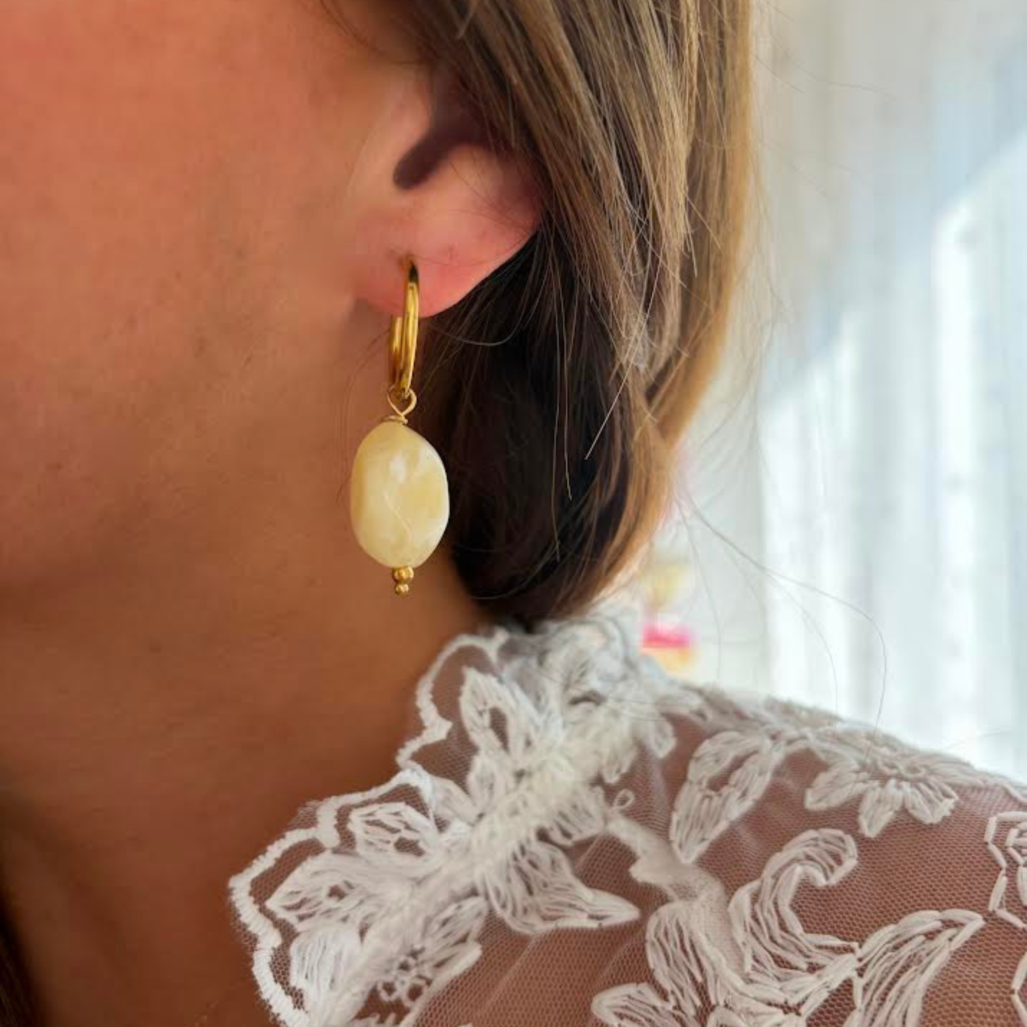 Jolies boucles d’oreilles colorées en résine et acier inoxydable 