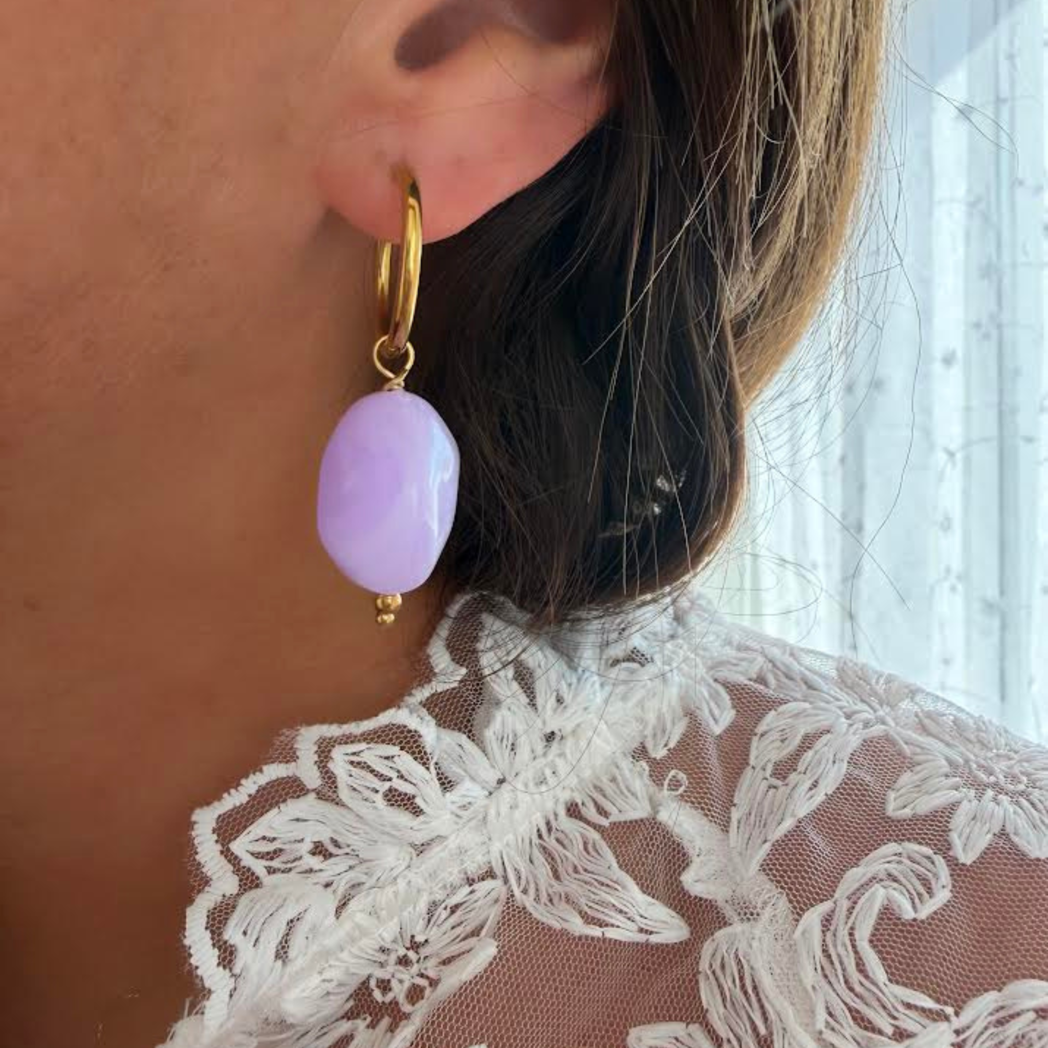 Jolies boucles d’oreilles colorées en résine et acier inoxydable 