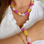 Collier et bracelet collection Cléa couleur citron. Perles en résine coloré. Possibilité de rajouter un charm