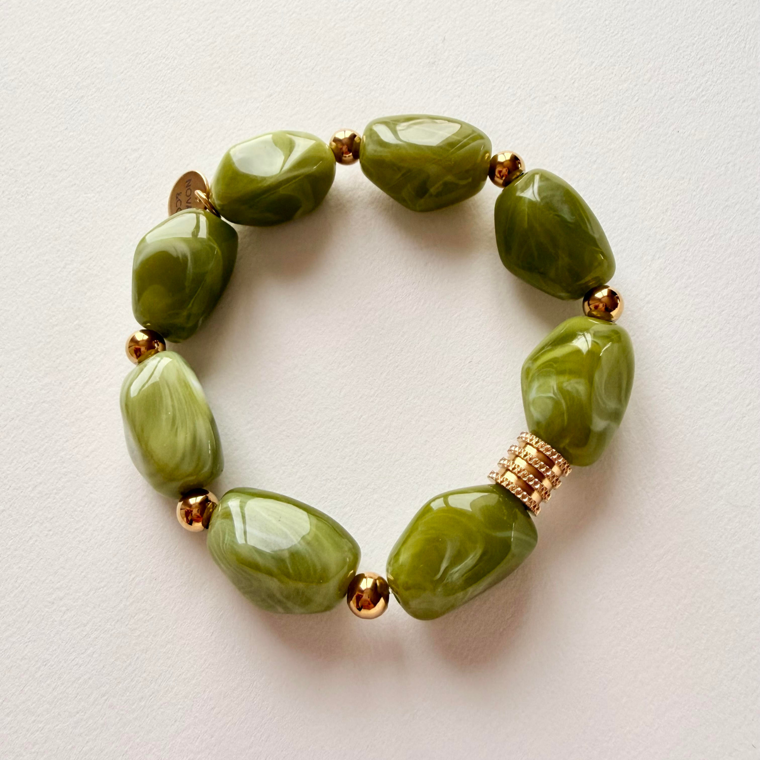 bracelet en grosses perles en resine kaki et acier inoxydable collection clea