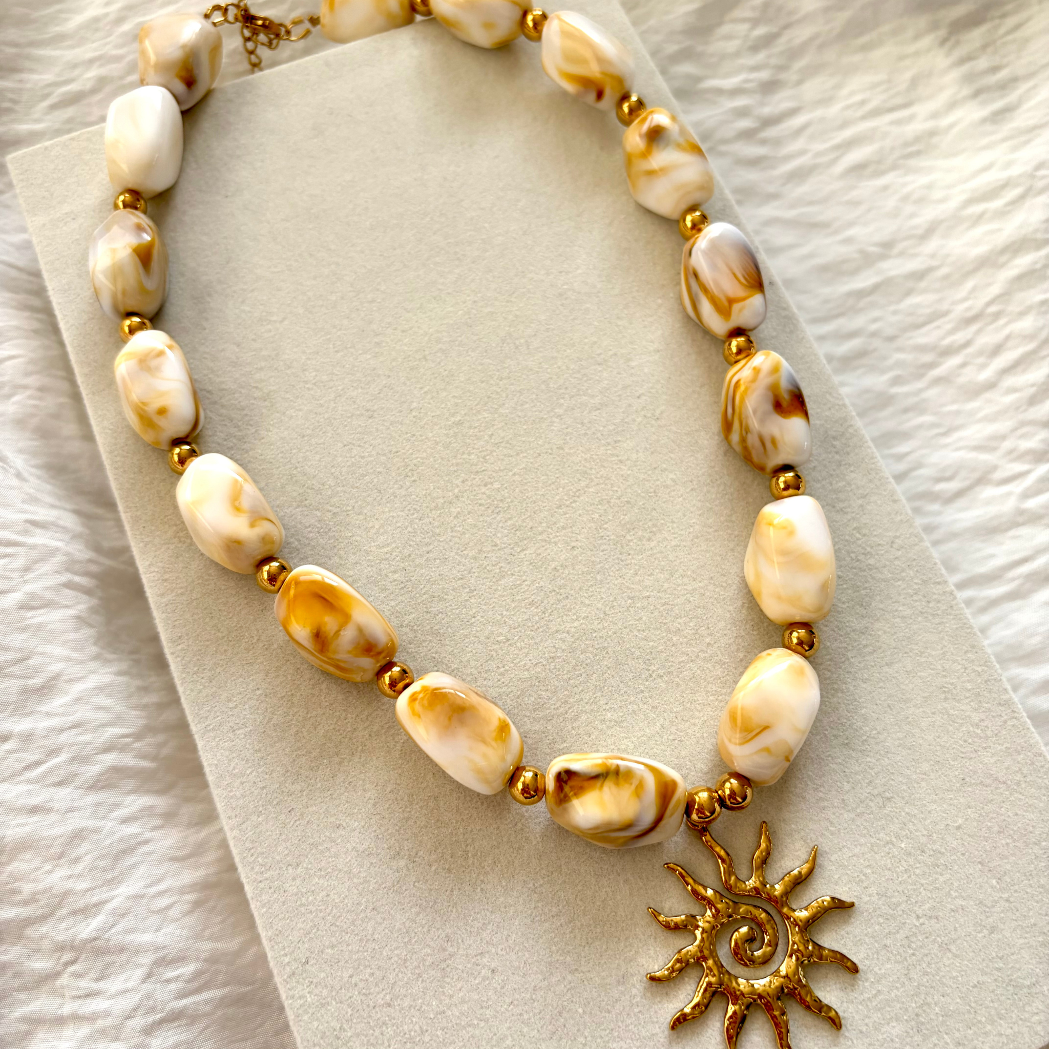 collier perle resine coloree personnalisable