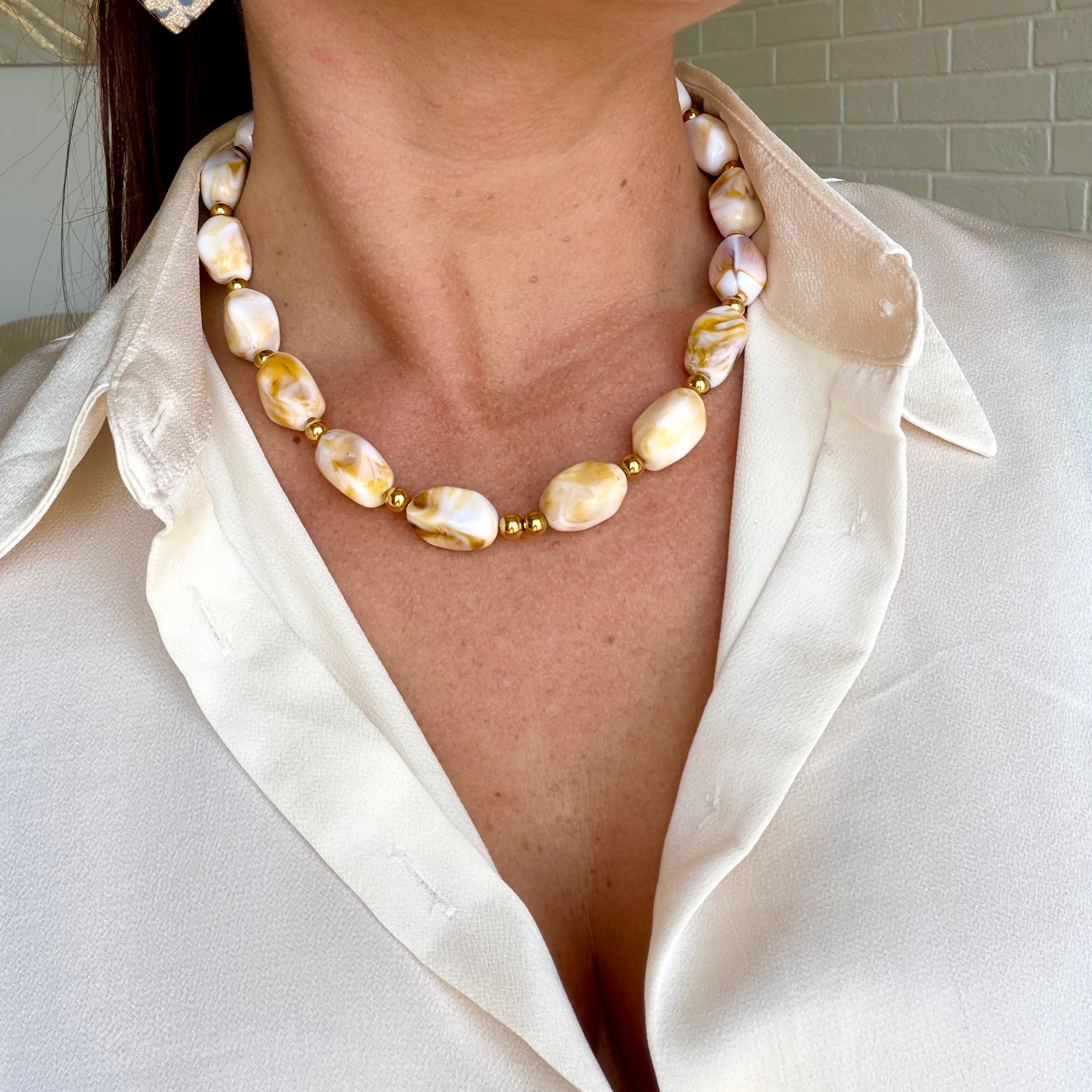 collier perle resine coloree personnalisable