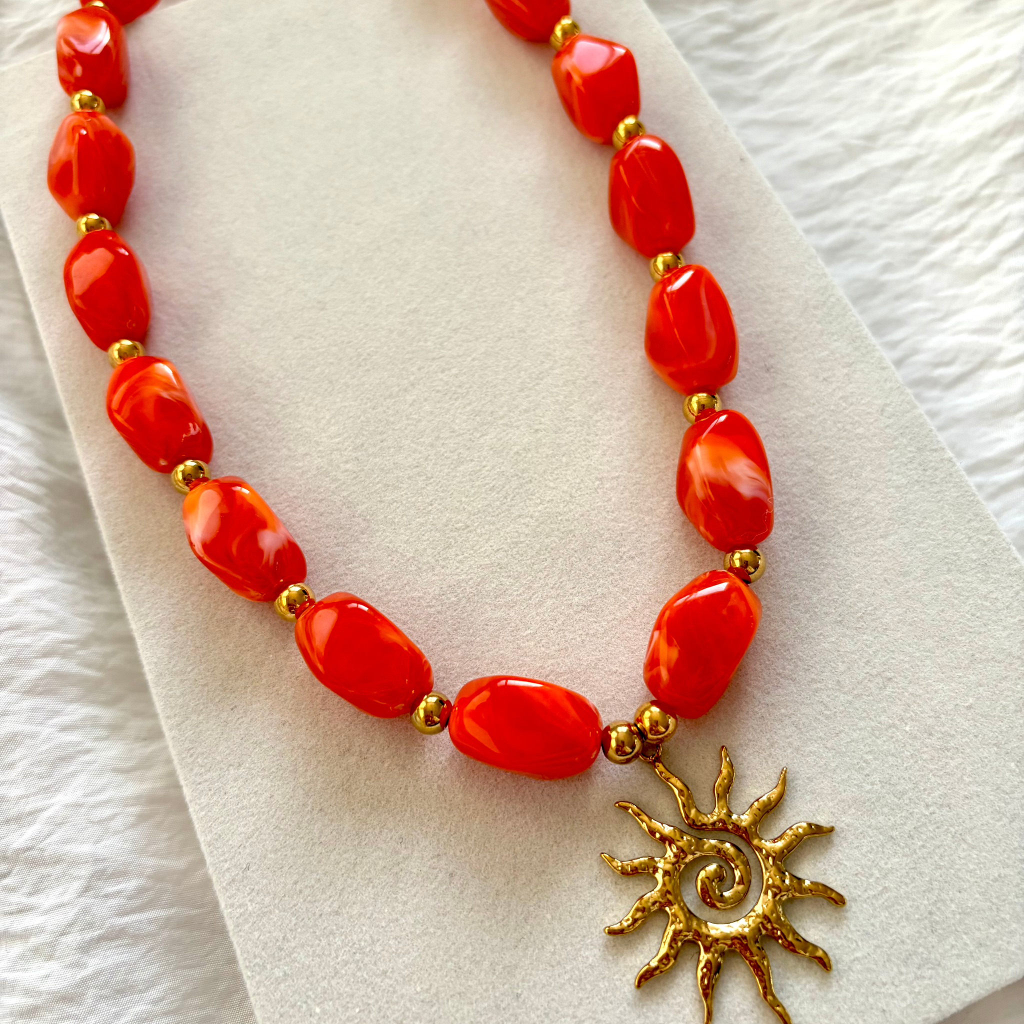 collier perle resine coloree personnalisable