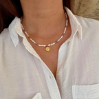 collier symbolique et énergétique en pierre naturelle et nacre de coquillage avec jolie médaille arbre de vie en acier inoxydable 