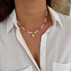 collier symbolique et énergétique en pierre naturelle et nacre de coquillage avec jolie médaille arbre de vie en acier inoxydable 