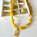 collier clea moutarde grosses perles en resines