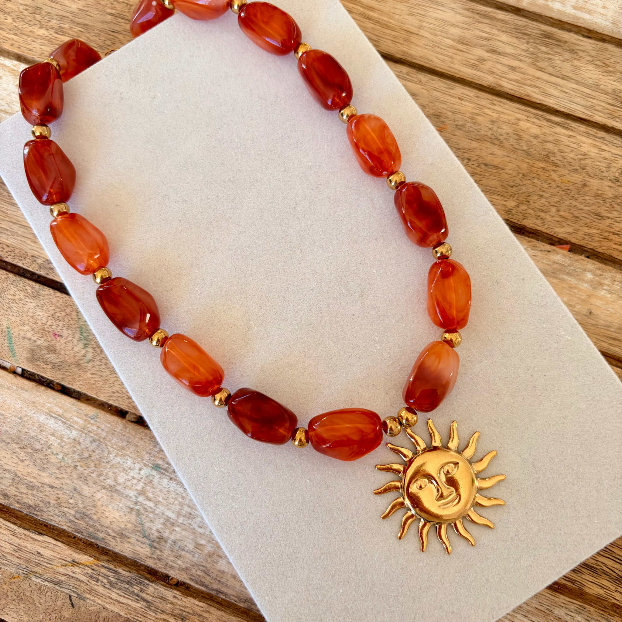 collier en rosses perles colorées