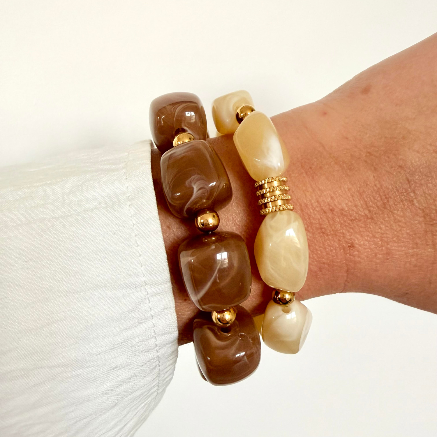 duo bracelets moka et crème en grosses perle en resines