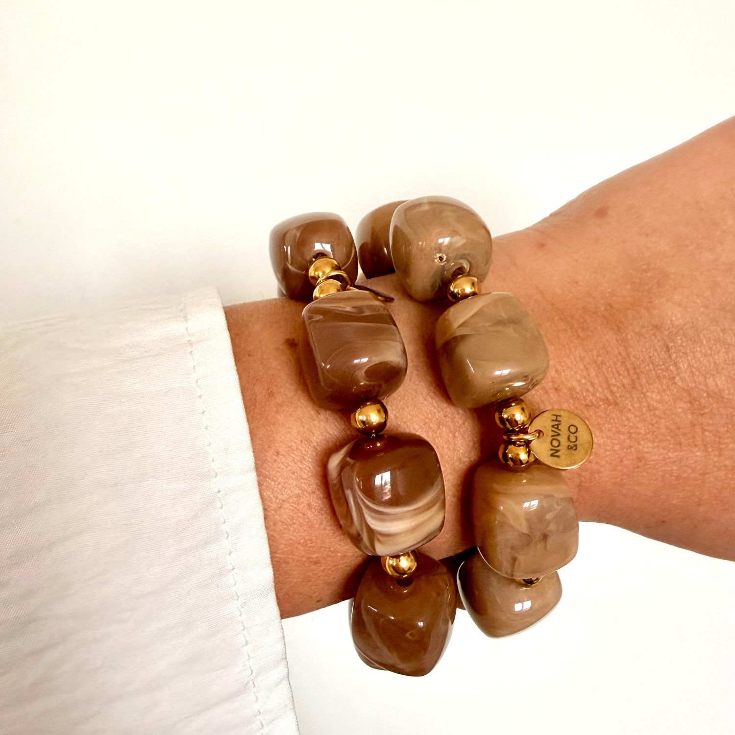 compo bracelets jeannette moka et latté en grosses perles de resine