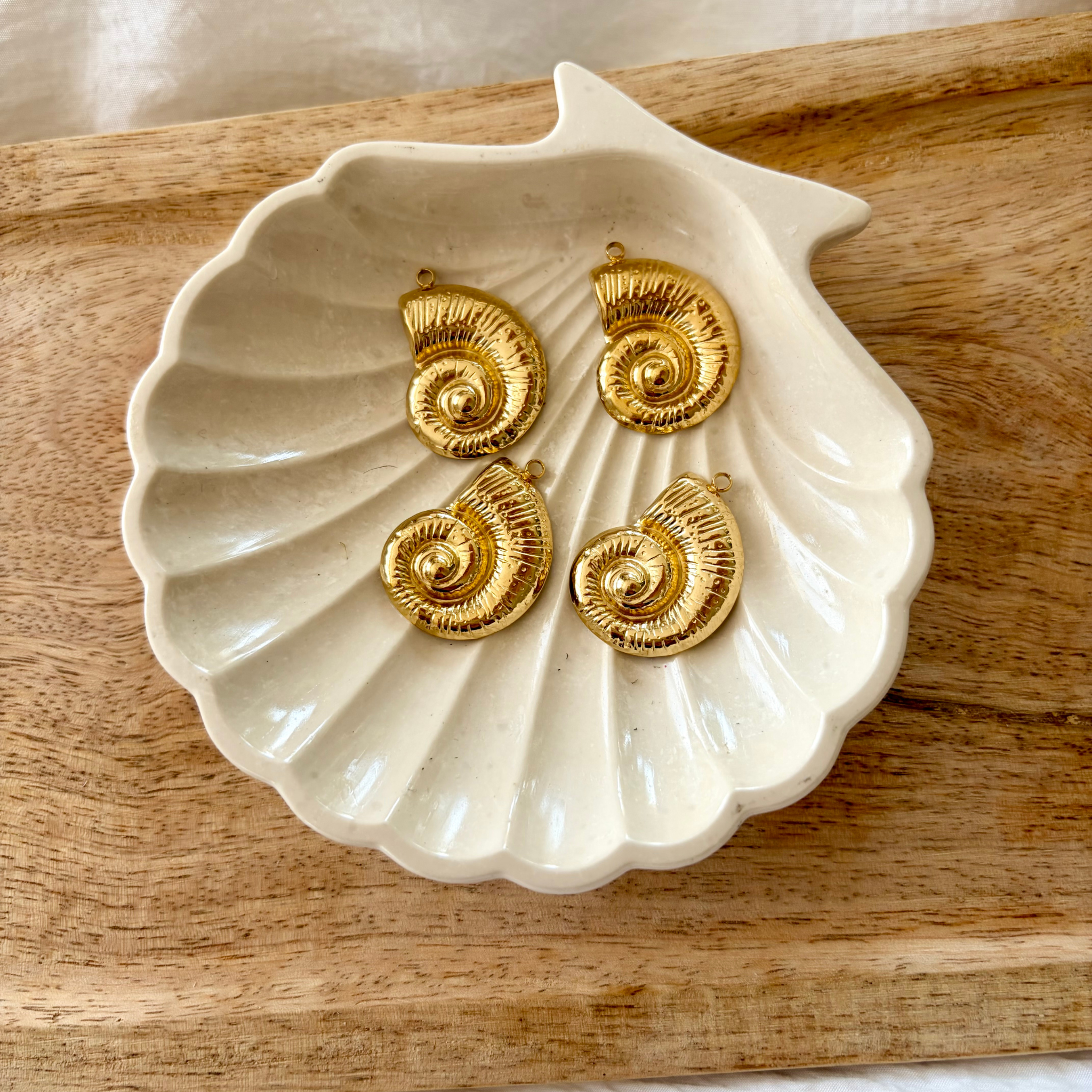pendentif coquillage dorée en acier inoxydable
